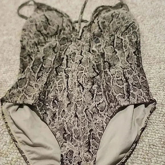 Swimsuit snakeskin  - Picture 6 of 10